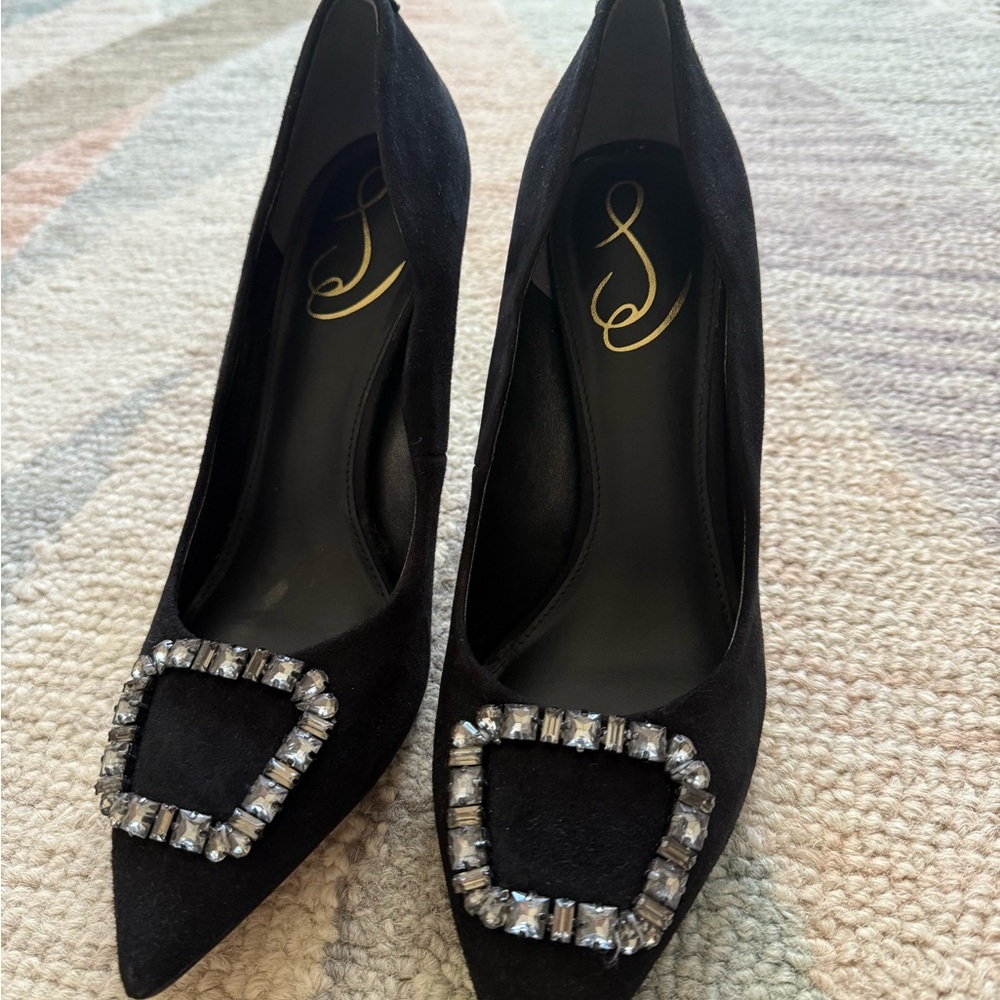 Elegant Black Heels with Crystal Embellishments